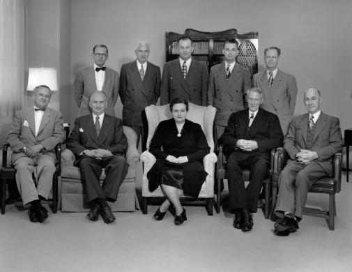 露丝·克尔(中)和韦斯特蒙特大学董事会1947年合影